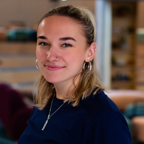 Olivia Bond- researcher - headshot